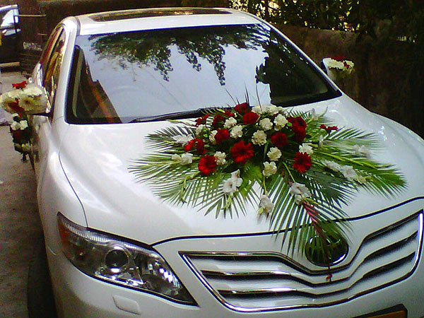 https://www.floristchain.com/wp-content/uploads/2016/06/wedding-car-decoration-46.jpg