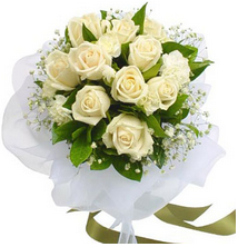 bunch of 12 white roses